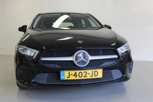 Mercedes-Benz A-KLASSE 180 d Business Solution | CARPLAY | NAVIGATIE | PDC-V/A | CAMERA | 16'LMV | LED | DAB-RADIO | CRUISE |