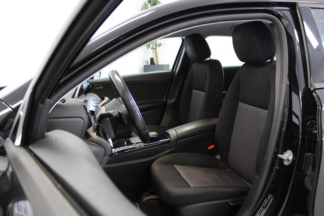 Mercedes-Benz A-KLASSE 180 d Business Solution | CARPLAY | NAVIGATIE | PDC-V/A | CAMERA | 16'LMV | LED | DAB-RADIO | CRUISE |