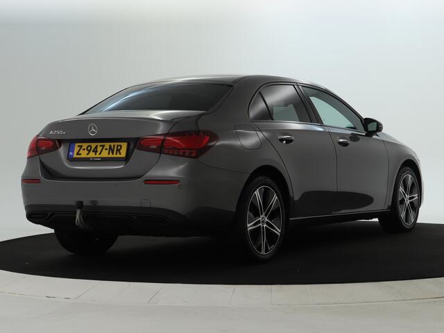 Mercedes-Benz A-KLASSE 250 e Star Edition Luxury Line Trekhaak | Night Pakket | Achteruitrijcamera | Ledkoplampen | Keyless-Go. Inclusief 24 maanden MB Certified garantie voor Europa.