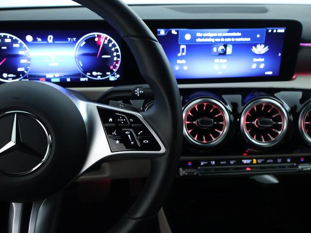 Mercedes-Benz A-KLASSE 250 e Star Edition Luxury Line Trekhaak | Night Pakket | Achteruitrijcamera | Ledkoplampen | Keyless-Go. Inclusief 24 maanden MB Certified garantie voor Europa.