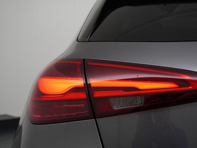 Mercedes-Benz A-KLASSE 200 AMG Line RIJKLAARPRIJS INCL. 12 MND. BOVAGGARANTIE | PANO | CAMERA | AMBILIGHT
