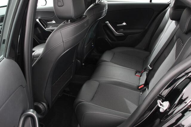 Mercedes-Benz A-KLASSE 180 136pk DCT Progressive Navigatie Parkeersensoren Camera Cruise Control Virtual Cockpit Stoelverwarming Ledverlichting