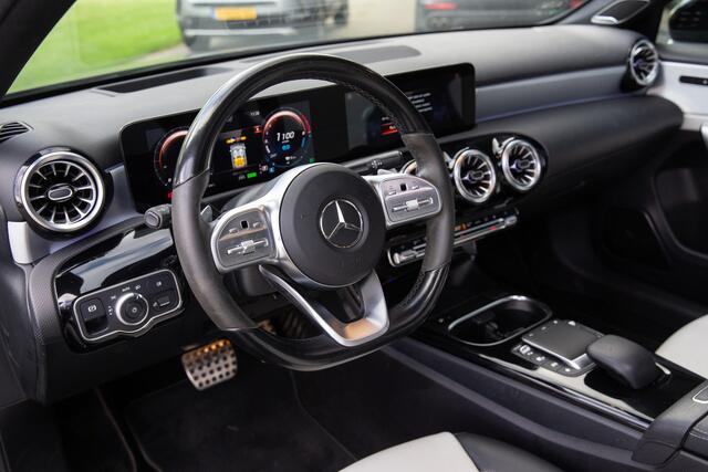 Mercedes-Benz A-KLASSE 250 e Premium Plus , Panoramadak, Trekhaak, Adap. cruise,