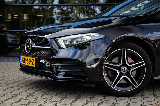 Mercedes-Benz A-KLASSE 250 e Premium Plus , Panoramadak, Trekhaak, Adap. cruise,