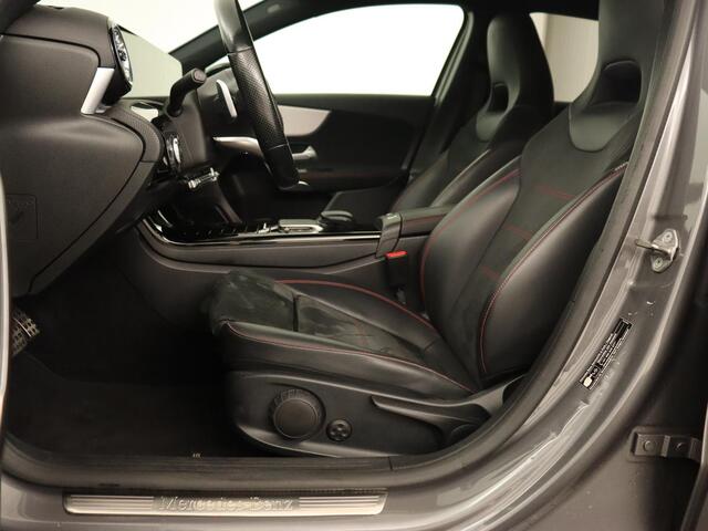 Mercedes-Benz A-KLASSE 180 Business Solution AMG | Stoelverwarming | Leder/Alcantara | Camera | Navigatie | Widescreen | LED