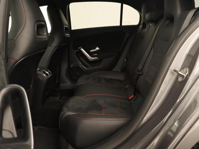 Mercedes-Benz A-KLASSE 180 Business Solution AMG | Stoelverwarming | Leder/Alcantara | Camera | Navigatie | Widescreen | LED