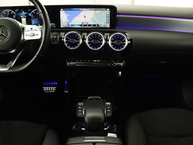 Mercedes-Benz A-KLASSE 180 Business Solution AMG | Stoelverwarming | Leder/Alcantara | Camera | Navigatie | Widescreen | LED