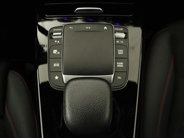Mercedes-Benz A-KLASSE 180 Business Solution AMG | Stoelverwarming | Leder/Alcantara | Camera | Navigatie | Widescreen | LED