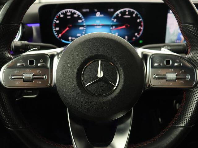 Mercedes-Benz A-KLASSE 180 Business Solution AMG | Stoelverwarming | Leder/Alcantara | Camera | Navigatie | Widescreen | LED