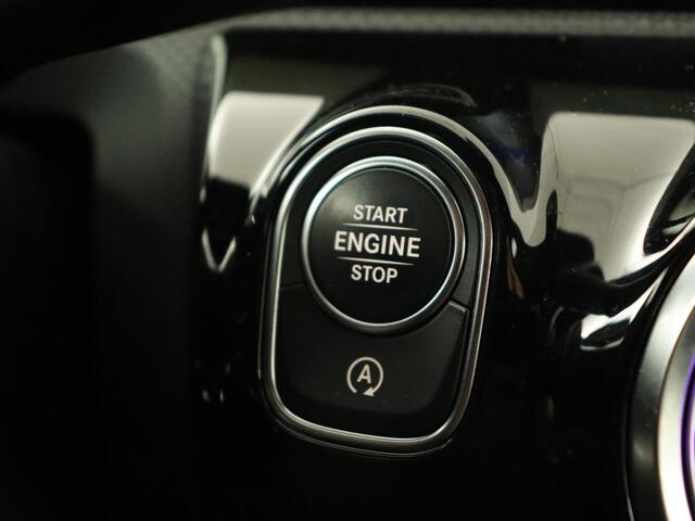 Mercedes-Benz A-KLASSE 180 Business Solution AMG | Stoelverwarming | Leder/Alcantara | Camera | Navigatie | Widescreen | LED