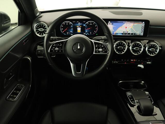 Mercedes-Benz A-KLASSE 250 Advantage | Stoelverwarming | Sfeerverlichting | Leder | Camera | Navigatie | Widescreen | LED | Cruise Control | Burmester Sound
