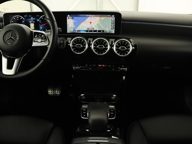 Mercedes-Benz A-KLASSE 250 Advantage | Stoelverwarming | Sfeerverlichting | Leder | Camera | Navigatie | Widescreen | LED | Cruise Control | Burmester Sound