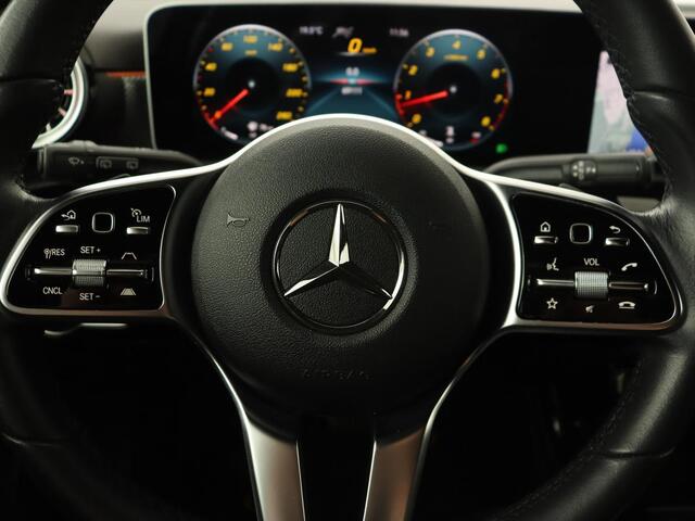 Mercedes-Benz A-KLASSE 250 Advantage | Stoelverwarming | Sfeerverlichting | Leder | Camera | Navigatie | Widescreen | LED | Cruise Control | Burmester Sound