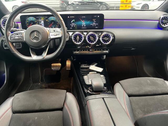 Mercedes-Benz A-KLASSE 200 Aut. Bus. Sol. AMG Sport | Panorama | Burmester | Memory | Multi Beam | Sfeer Verlichting |
