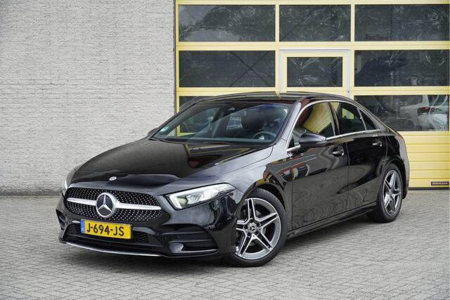 Mercedes-Benz A-KLASSE 180 Automaat! AMG BJ2020 Lmv 18" | Led V+A | Navi | Achteruitrijcamera | App-Connect | Virtual cockpit | Climate control | Cruise control | Verwarmde voorstoelen | Sportstoelen | Sportstuur | Zwarte hemel | Getint glas