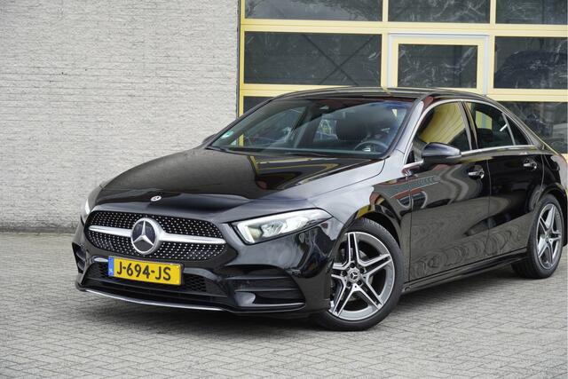 Mercedes-Benz A-KLASSE 180 Automaat! AMG BJ2020 Lmv 18" | Led V+A | Navi | Achteruitrijcamera | App-Connect | Virtual cockpit | Climate control | Cruise control | Verwarmde voorstoelen | Sportstoelen | Sportstuur | Zwarte hemel | Getint glas