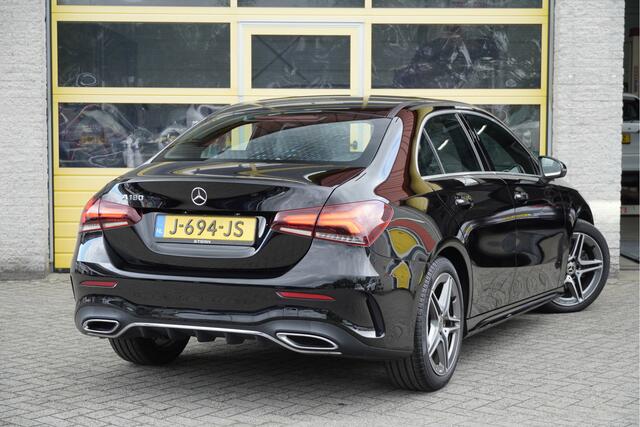 Mercedes-Benz A-KLASSE 180 Automaat! AMG BJ2020 Lmv 18" | Led V+A | Navi | Achteruitrijcamera | App-Connect | Virtual cockpit | Climate control | Cruise control | Verwarmde voorstoelen | Sportstoelen | Sportstuur | Zwarte hemel | Getint glas