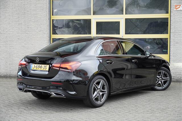 Mercedes-Benz A-KLASSE 180 Automaat! AMG BJ2020 Lmv 18" | Led V+A | Navi | Achteruitrijcamera | App-Connect | Virtual cockpit | Climate control | Cruise control | Verwarmde voorstoelen | Sportstoelen | Sportstuur | Zwarte hemel | Getint glas