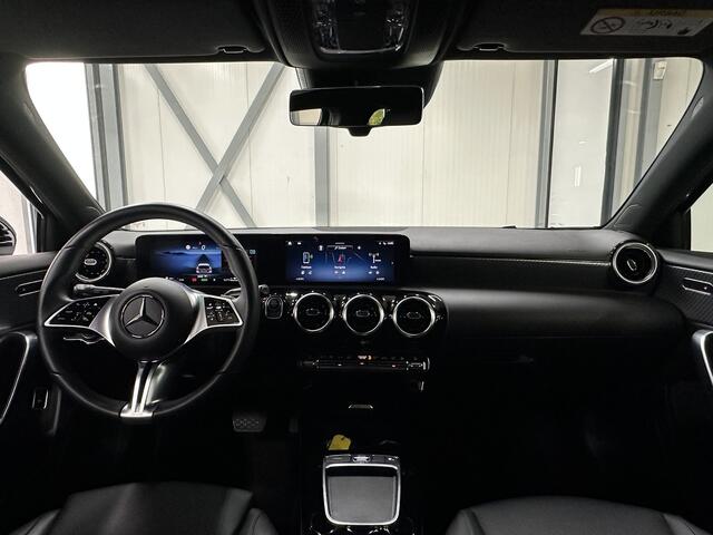 Mercedes-Benz A-KLASSE 250 e Luxury Line 218pk Facelift | Leder | ACC | Dodehoek |