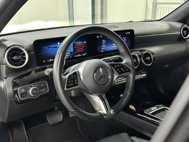 Mercedes-Benz A-KLASSE 250 e Luxury Line 218pk Facelift | Leder | ACC | Dodehoek |