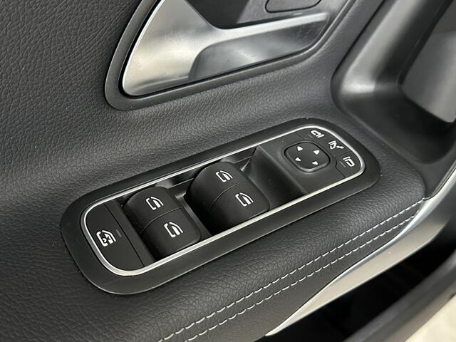 Mercedes-Benz A-KLASSE 250 e Luxury Line 218pk Facelift | Leder | ACC | Dodehoek |