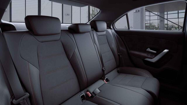 Mercedes-Benz A-KLASSE 200 Business Solution AMG | Widescreen | Achteruitrijcamera | Cruise control | Apple Carplay |