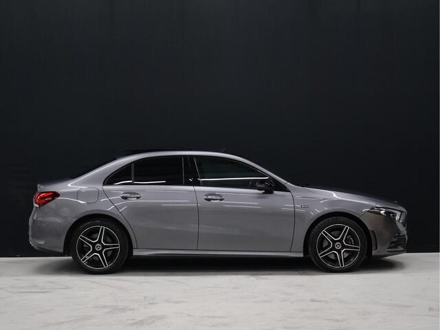 Mercedes-Benz A-KLASSE 250 e Business Solution AMG Limited [SCHUIFKANTELDAK, SFEERVERLICHTING, CAMERA, PDC V+A, MEMORY SEATS, APPLE CARPLAY, ANDROID AUTO, CRUISE CONTROL, STOELVERWARMING, NIEUWSTAAT]