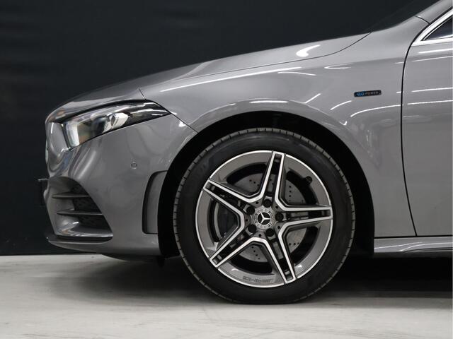 Mercedes-Benz A-KLASSE 250 e Business Solution AMG Limited [ADAPTIVE CRUISE, SFEERVERLICHTING, CAMERA, PDC V+A, BLUETOOTH TELEFOON, SFEERVERLICHTING, STOELVERWARMING, NIEUWSTAAT]