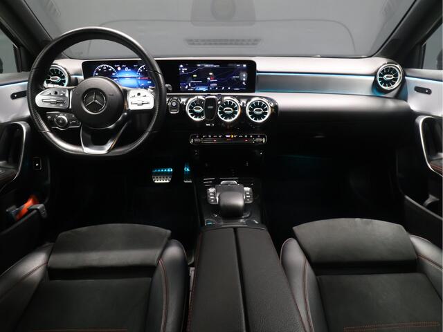 Mercedes-Benz A-KLASSE 250 e Business Solution AMG Limited [ADAPTIVE CRUISE, SFEERVERLICHTING, CAMERA, PDC V+A, BLUETOOTH TELEFOON, SFEERVERLICHTING, STOELVERWARMING, NIEUWSTAAT]