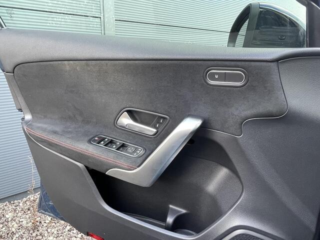 Mercedes-Benz A-KLASSE 180 Business Solution AMG Night Upgrade