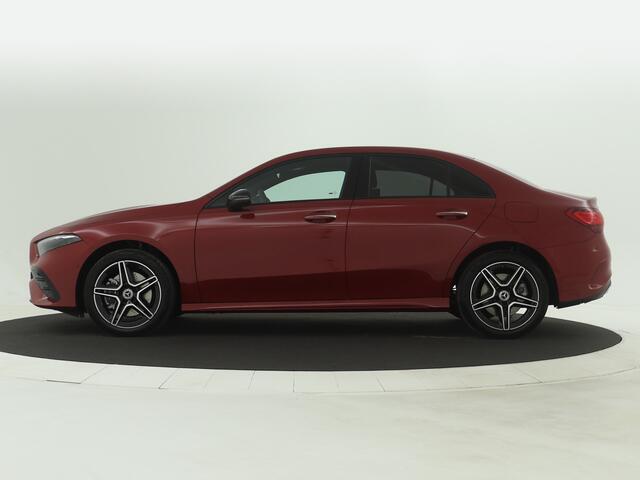 Mercedes-Benz A-KLASSE 250 e AMG Nightpakket | Distronic | Keyless Go | Augmented Reality | Sfeerverlichting | Parkeerpakket met Camera | Inclusief 24 maanden Mercedes-Benz Certified garantie voor Europa.