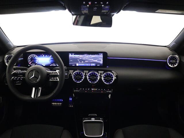Mercedes-Benz A-KLASSE 250 e AMG Nightpakket | Distronic | Keyless Go | Augmented Reality | Sfeerverlichting | Parkeerpakket met Camera | Inclusief 24 maanden Mercedes-Benz Certified garantie voor Europa.