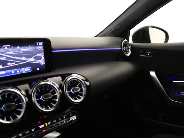Mercedes-Benz A-KLASSE 250 e AMG Nightpakket | Distronic | Keyless Go | Augmented Reality | Sfeerverlichting | Parkeerpakket met Camera | Inclusief 24 maanden Mercedes-Benz Certified garantie voor Europa.