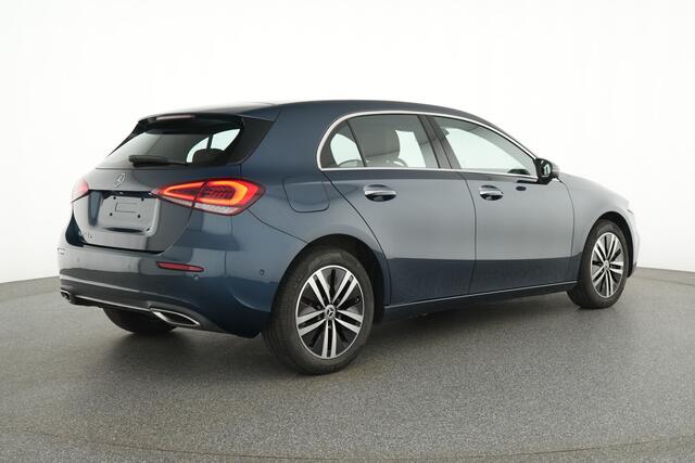Mercedes-Benz A-KLASSE 250 e Plug-In Hybride Panorama Schuif-Kanteldak | Sfeerverlichting | Achteruitrijcamera | Ledkoplampen | Inclusief 24 maanden Mercedes-Benz Certified garantie voor Europa.
