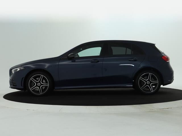 Mercedes-Benz A-KLASSE 250 e Business Solution AMG Limited | Achteruitrijcamera | Sfeerverlichting | Nightpakket | Inclusief 24 maanden MB Certified garantie voor Europa.