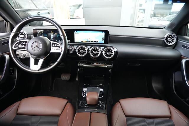 Mercedes-Benz A-KLASSE 200 Business Solution AMG 164pk Navigatie/Stoelverwarming/Camera