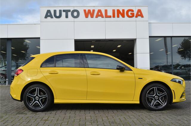 Mercedes-Benz A-KLASSE 250 e Business Solution AMG Sfeerverlichting | Widescreen | Carplay | Stoelverwarming | Night pakket