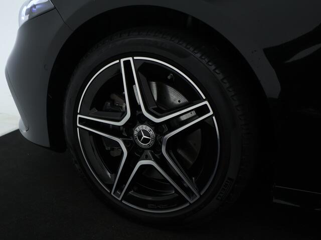Mercedes-Benz A-KLASSE 250 e AMG Plug-In Hybride Head-up display | 360° camera | DAB+ | Panoramadak | Afneembare trekhaak | Inclusief 24 maanden MB Certified garantie voor Europa.