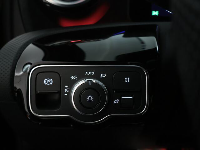 Mercedes-Benz A-KLASSE 250 e AMG Plug-In Hybride Head-up display | 360° camera | DAB+ | Panoramadak | Afneembare trekhaak | Inclusief 24 maanden MB Certified garantie voor Europa.