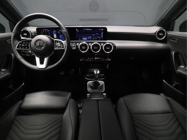 Mercedes-Benz A-KLASSE 180 Business Solution [VIRTUAL COCKPIT, CAMERA, 6-BAK, STOELVERWARMING, BLUETOOTH, CRUISE, CLIMATE, NIEUWSTAAT]