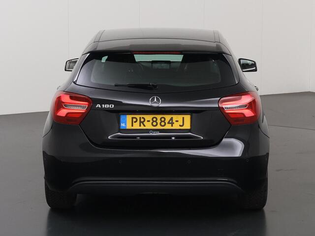Mercedes-Benz A-KLASSE 180 Business Solution | High Performance koplampen | Achteruitrijcamera | Trekhaak | Navigatie | Stoelverwarming |