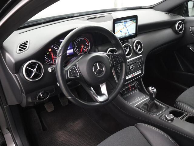 Mercedes-Benz A-KLASSE 180 Business Solution | High Performance koplampen | Achteruitrijcamera | Trekhaak | Navigatie | Stoelverwarming |