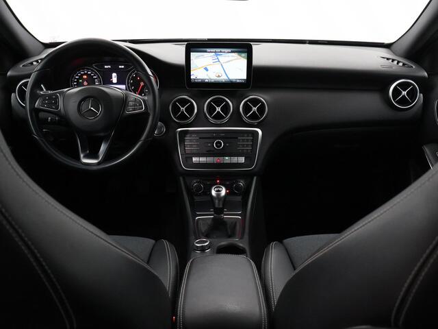 Mercedes-Benz A-KLASSE 180 Business Solution | High Performance koplampen | Achteruitrijcamera | Trekhaak | Navigatie | Stoelverwarming |