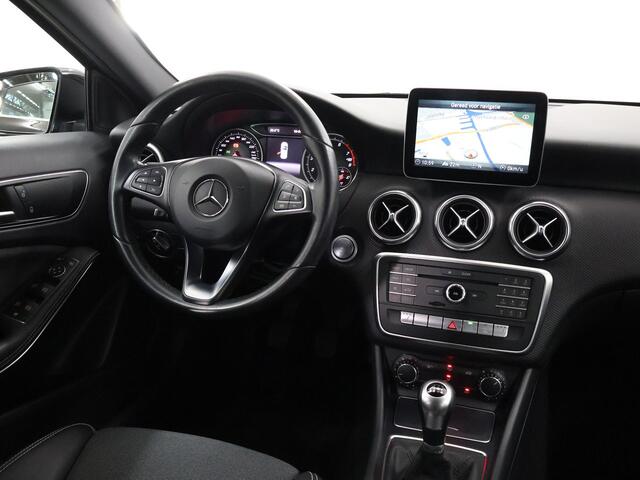 Mercedes-Benz A-KLASSE 180 Business Solution | High Performance koplampen | Achteruitrijcamera | Trekhaak | Navigatie | Stoelverwarming |