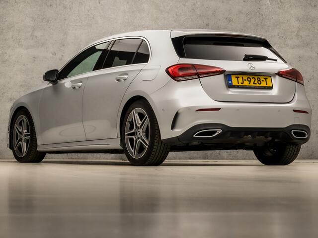 Mercedes-Benz A-KLASSE 200 AMG Sport 164Pk Automaat (APPLE CARPLAY, GROOT NAVI, LEDER/ALCANTARA, STOELVERWARMING, SPORTSTOELEN, WIDESCREEN, CAMERA, GETINT GLAS, NIEUWE APK, NIEUWSTAAT)