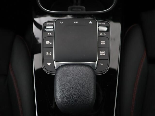 Mercedes-Benz A-KLASSE 250e AMG | Stoelverwarming | Carplay | Camera | Leder/Alcantara | Sfeerverlichting | Park Assist | Widescreen | Full LED | Dodehoek detectie | PHEV | Plug In