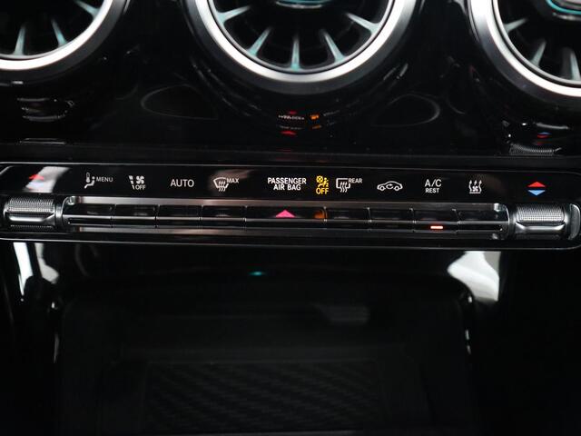 Mercedes-Benz A-KLASSE 250e AMG | Stoelverwarming | Carplay | Camera | Leder/Alcantara | Sfeerverlichting | Park Assist | Widescreen | Full LED | Dodehoek detectie | PHEV | Plug In