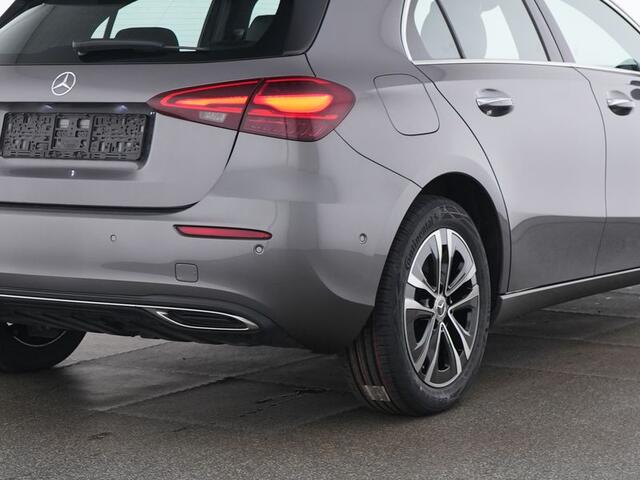Mercedes-Benz A-KLASSE 250 e Plug-In Hybride Sfeerverlichting | Achteruitrijcamera | Ledkoplampen | Stuur en Stoelverwarming. Inclusief 24 maanden MB Certified garantie voor Europa.