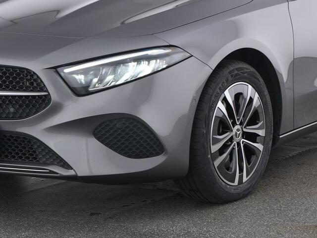 Mercedes-Benz A-KLASSE 250 e Plug-In Hybride Sfeerverlichting | Achteruitrijcamera | Ledkoplampen | Stuur en Stoelverwarming. Inclusief 24 maanden MB Certified garantie voor Europa.