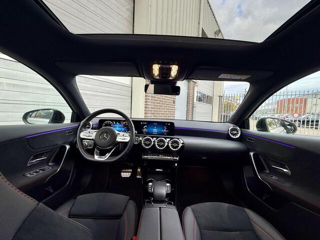 Mercedes-Benz A-KLASSE 180 AMG Line | Nightpakket | Panoramadak |